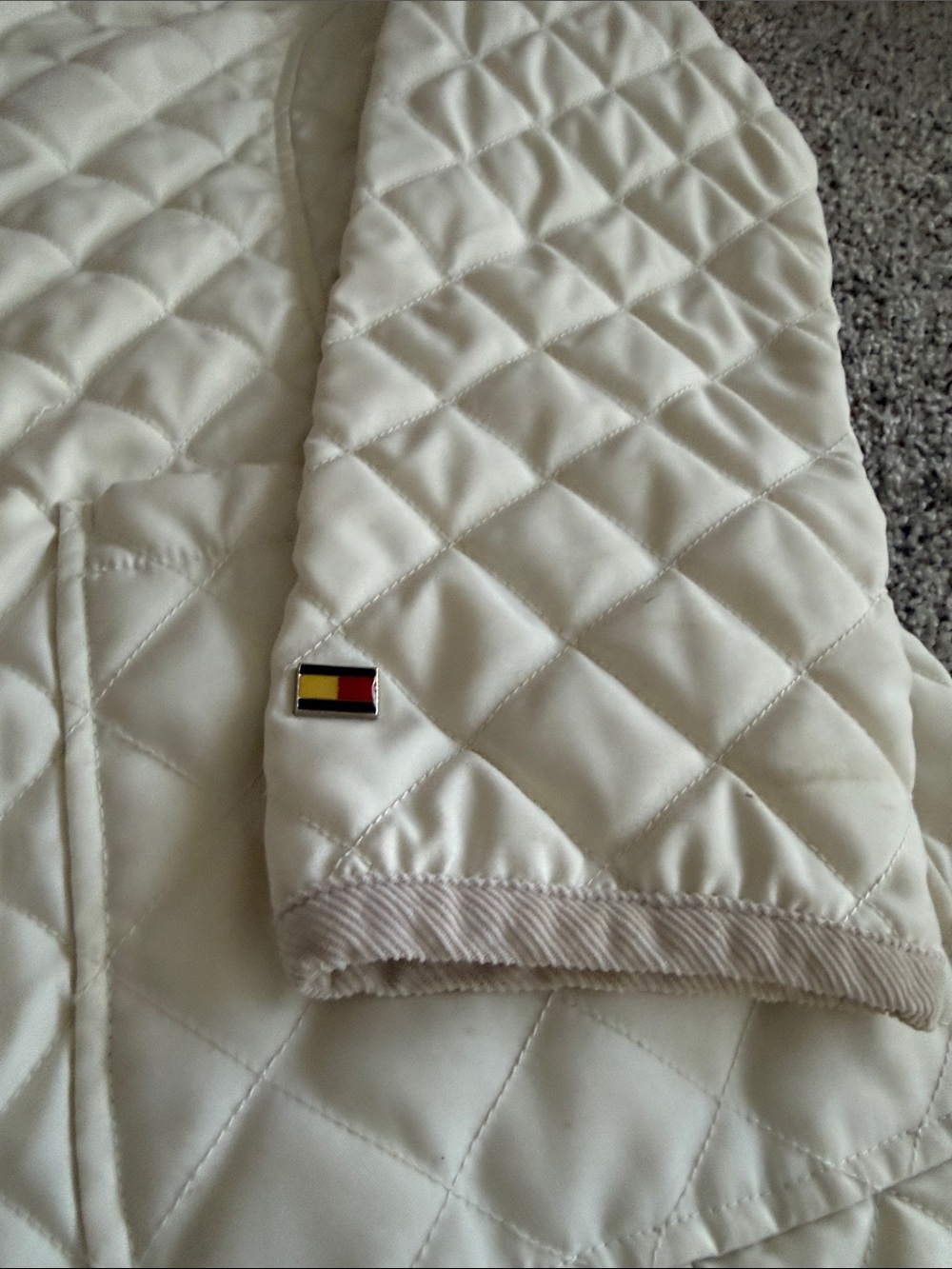 Free with any purchase!   Tommy Hilfiger Cream Quilted Women's Puffer Jacket - Picture 5 of 11